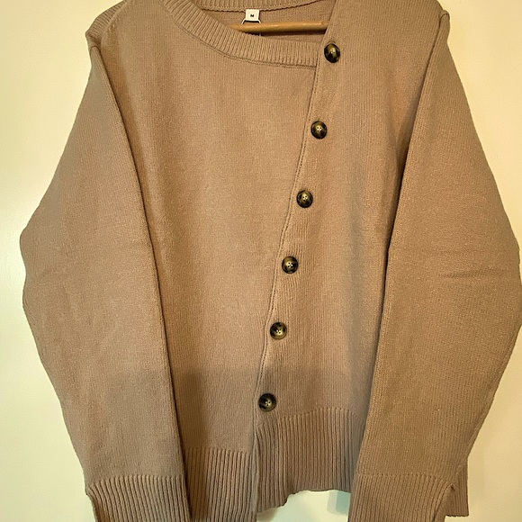 Asymmetrical button front sweater - Picture 2 of 3